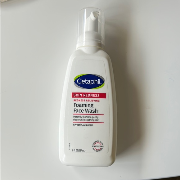 Cetaphil- Redness Relieving Foaming Face Wash - White - Picture 1 of 2